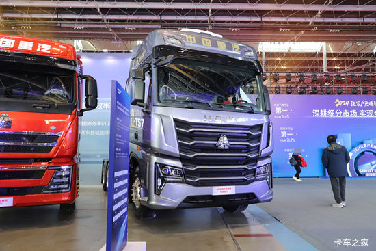 �й����� HOWO TS7�ؿ� 630���� 6X4 LNG�Զ���ǣ����(Һ��)(ZZ4257V424KF1LT)