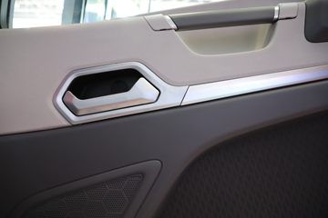 �й����� HOWO TS7�ؿ� 700���� 6X4 LNG�Զ���ǣ����(Һ��)ͼƬ