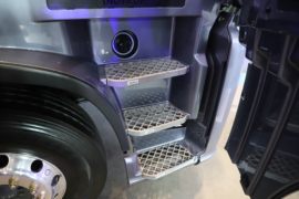 HOWO TS7&nbsp;牵引车驾驶室                                               图片