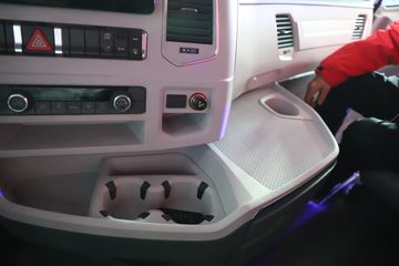 �й����� HOWO TS7�ؿ� 700���� 6X4 LNG�Զ���ǣ����(Һ��)ͼƬ