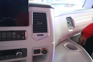 �й����� HOWO TS7�ؿ� 700���� 6X4 LNG�Զ���ǣ����(Һ��)ͼƬ