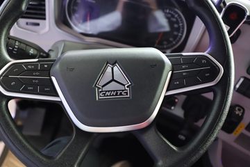 �й����� HOWO TS7�ؿ� 700���� 6X4 LNG�Զ���ǣ����(Һ��)ͼƬ