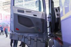 中国重汽 HOWO TS7重卡 700马力 6X4 LNG自动档牵引车(液缓)
