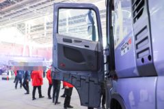 中国重汽 HOWO TS7重卡 700马力 6X4 LNG自动档牵引车(液缓)