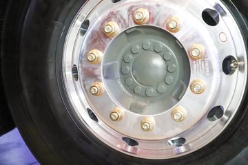 �й����� HOWO TS7�ؿ� 700���� 6X4 LNG�Զ���ǣ����(Һ��)ͼƬ