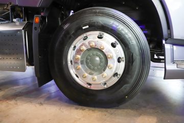 �й����� HOWO TS7�ؿ� 700���� 6X4 LNG�Զ���ǣ����(Һ��)ͼƬ