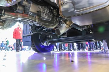 �й����� HOWO TS7�ؿ� 700���� 6X4 LNG�Զ���ǣ����(Һ��)ͼƬ