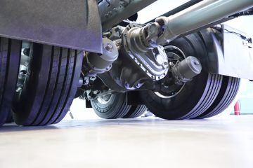 �й����� HOWO TS7�ؿ� 700���� 6X4 LNG�Զ���ǣ����(Һ��)ͼƬ