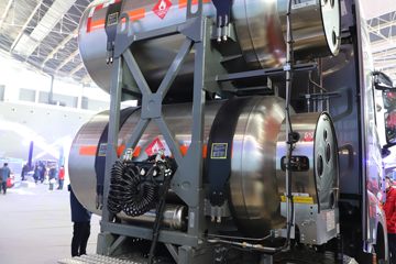 �й����� HOWO TS7�ؿ� 700���� 6X4 LNG�Զ���ǣ����(Һ��)ͼƬ