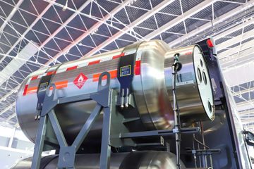 �й����� HOWO TS7�ؿ� 700���� 6X4 LNG�Զ���ǣ����(Һ��)ͼƬ