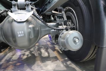 �й����� HOWO TS7�ؿ� 700���� 6X4 LNG�Զ���ǣ����(Һ��)ͼƬ