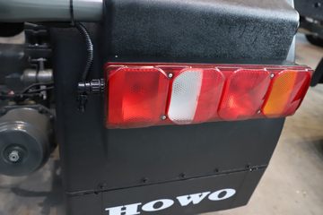 �й����� HOWO TS7�ؿ� 700���� 6X4 LNG�Զ���ǣ����(Һ��)ͼƬ