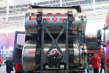 �й����� HOWO TS7�ؿ� 700���� 6X4 LNG�Զ���ǣ����(Һ��)ͼƬ