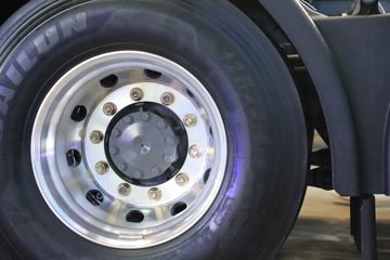 �й����� HOWO TS7�ؿ� 700���� 6X4 LNG�Զ���ǣ����(Һ��)ͼƬ