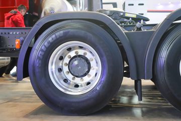 �й����� HOWO TS7�ؿ� 700���� 6X4 LNG�Զ���ǣ����(Һ��)ͼƬ