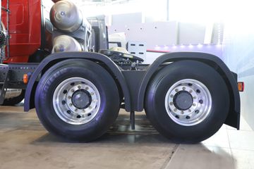 �й����� HOWO TS7�ؿ� 700���� 6X4 LNG�Զ���ǣ����(Һ��)ͼƬ