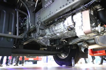 �й����� HOWO TS7�ؿ� 700���� 6X4 LNG�Զ���ǣ����(Һ��)ͼƬ