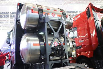 �й����� HOWO TS7�ؿ� 700���� 6X4 LNG�Զ���ǣ����(Һ��)ͼƬ