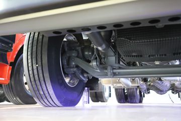 �й����� HOWO TS7�ؿ� 700���� 6X4 LNG�Զ���ǣ����(Һ��)ͼƬ