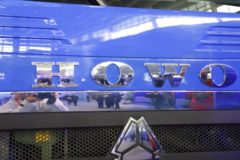中国重汽 HOWO TX7 的卢版 280马力 4X2 9.8米厢式载货车