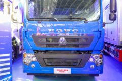 中国重汽 HOWO TX7 的卢版 280马力 4X2 9.8米厢式载货车