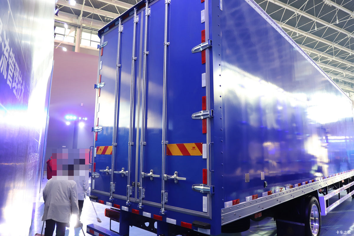 �й����� HOWO TX7 ��¬�� 280���� 4X2 9.8����ʽ�ػ�����װ                                                
