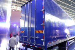 中国重汽 HOWO TX7 的卢版 280马力 4X2 9.8米厢式载货车