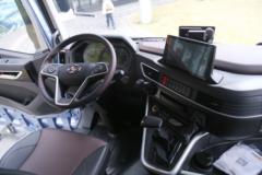 上汽红岩 杰狮H6 520马力 4X2 AMT自动档牵引车(CQ4186HYVG391)