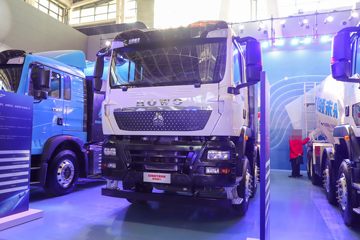 中国重汽 HOWO TX 31T 8X4 换电式纯电动混凝土搅拌车(ZZ1317V346GZ1SEV)282kWh