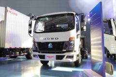 中国重汽HOWO 蓝立方统帅 4.5T 单排纯电动轻卡底盘(ZZ1047H3414Z145EVD1)132kWh