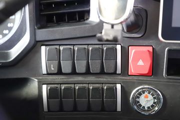 �й�����HOWO ͳ˧ 4.5T ���Ŵ��綯�Ῠ����132kWhͼƬ