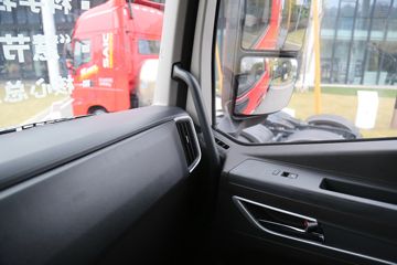 �������� ��ʨC6 PLUS 500���� 6X4 LNGǣ����(CQ4257HD13384T)ͼƬ