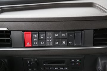 �������� ��ʨC6 PLUS 500���� 6X4 LNGǣ����(CQ4257HD13384T)ͼƬ