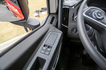 �������� ��ʨC6 PLUS 500���� 6X4 LNGǣ����(CQ4257HD13384T)ͼƬ