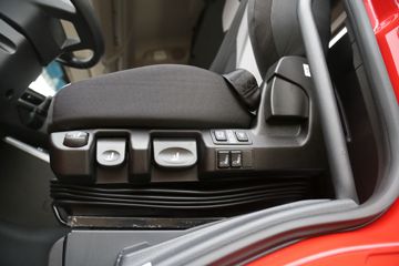 �������� ��ʨC6 PLUS 500���� 6X4 LNGǣ����(CQ4257HD13384T)ͼƬ