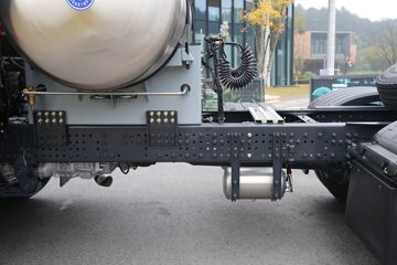 �������� ��ʨC6 PLUS 500���� 6X4 LNGǣ����(CQ4257HD13384T)ͼƬ