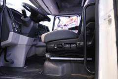 中国重汽HOWO Max重卡 480马力 6X4 双燃料危险品牵引车(液缓)(ZZ4257V424KF1CLW)