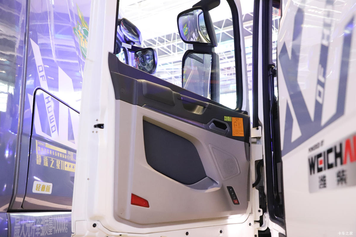 �й�����HOWO Max�ؿ� 480���� 6X4 ˫ȼ��Σ��Ʒǣ����(Һ��)��ʻ��                                               