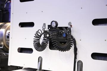 �й�����HOWO Max�ؿ� 480���� 6X4 ˫ȼ��Σ��Ʒǣ����(Һ��)(ZZ4257V424KF1CLW)ͼƬ