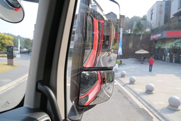 �������� ��ʨC6 ���ϼ�ǿ�� 440���� 8X4 7.6��CNG��ж��(����)(CQ3317HD12466N)ͼƬ