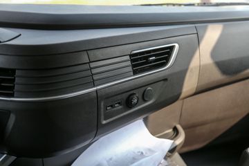 �������� ��ʨC6 ���ϼ�ǿ�� 440���� 8X4 7.6��CNG��ж��(����)(CQ3317HD12466N)ͼƬ