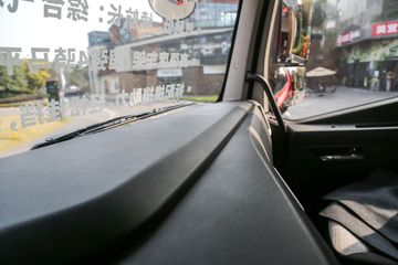 �������� ��ʨC6 ���ϼ�ǿ�� 440���� 8X4 7.6��CNG��ж��(����)(CQ3317HD12466N)ͼƬ