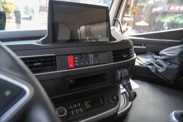 �������� ��ʨC6 ���ϼ�ǿ�� 440���� 8X4 7.6��CNG��ж��(����)(CQ3317HD12466N)ͼƬ