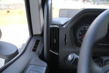 �������� ��ʨC6 ���ϼ�ǿ�� 440���� 8X4 7.6��CNG��ж��(����)(CQ3317HD12466N)ͼƬ