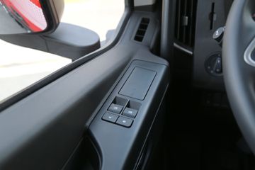 �������� ��ʨC6 ���ϼ�ǿ�� 440���� 8X4 7.6��CNG��ж��(����)(CQ3317HD12466N)ͼƬ