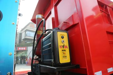 �������� ��ʨC6 ���ϼ�ǿ�� 440���� 8X4 7.6��CNG��ж��(����)(CQ3317HD12466N)ͼƬ