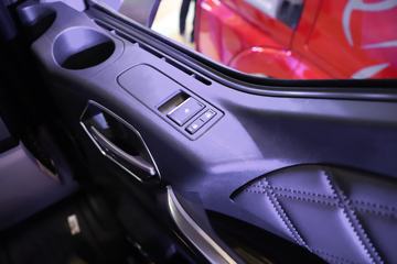 �й����� �ǵ¿�SITRAK G7S�ؿ� 530���� 6X4 CNG�Զ���ǣ����(��Һ��)ͼƬ