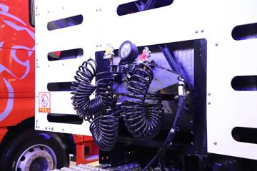 �й����� �ǵ¿�SITRAK G7S�ؿ� 530���� 6X4 CNG�Զ���ǣ����(��Һ��)ͼƬ