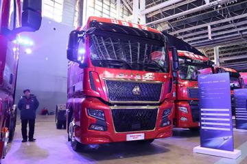 中国重汽 汕德卡SITRAK G7H重卡 530马力 4X2 LNG自动档牵引车