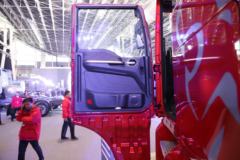 中国重汽 汕德卡SITRAK G7H重卡 530马力 4X2 LNG自动档牵引车